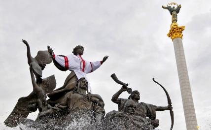 На фото: памятник основателям Киева на площади Независимости