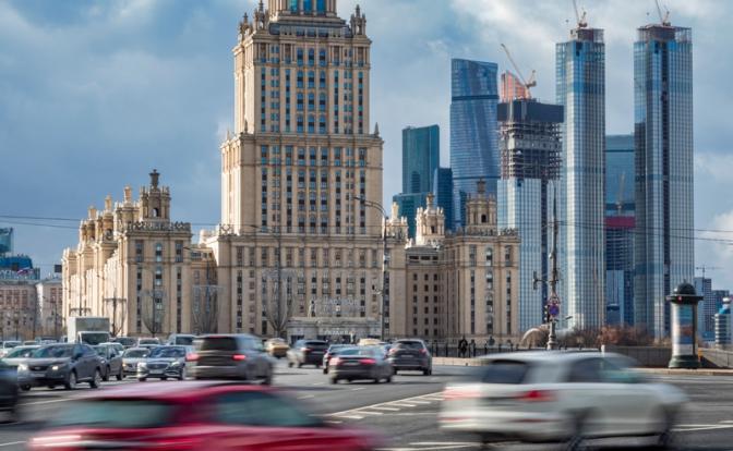 На фото: виды Москвы.