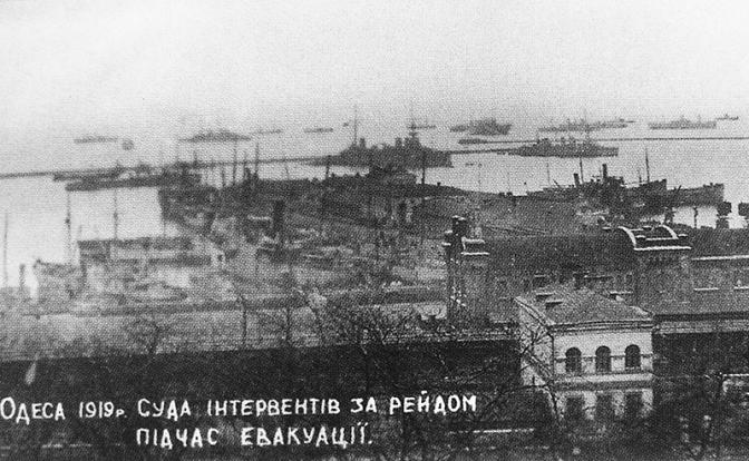 Суда на рейде и в Одесском порту в дни эвакуации