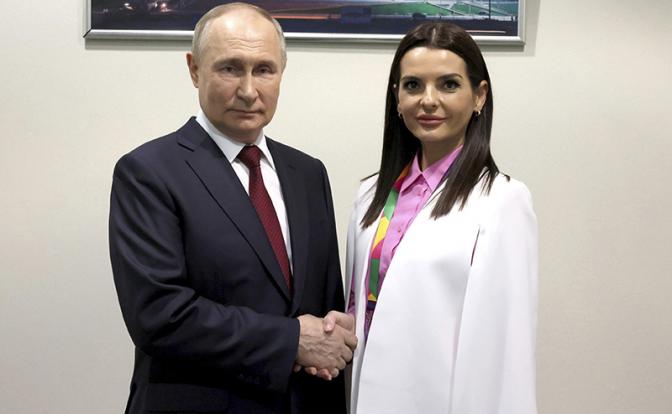На фото: президент России Владимир Путин и глава Гагаузской автономии Евгения Гуцул
