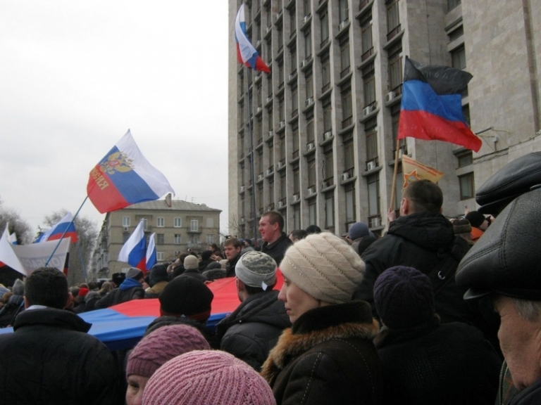 На фото: первые митинги 2014 года в Донецке