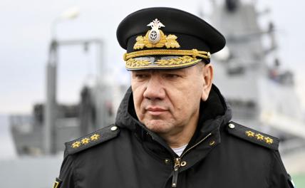 На фото: адмирал Александр Моисеев