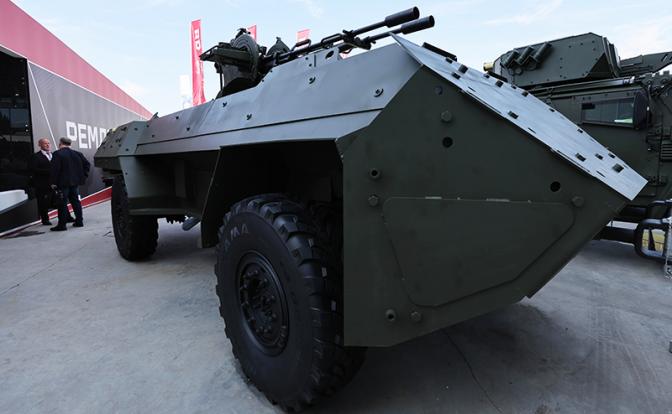 На фото: универсальное транспортное средство "Зубило"