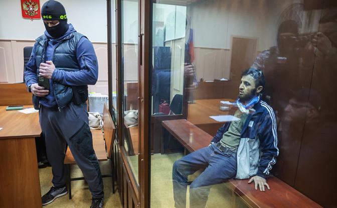 На фото: Далержон Мирзоев, подозреваемый в теракте в подмосковном "Крокус сити холле" в Басманном суде Москвы