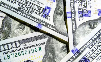Курс доллара начал апрель снижением на Мосбирже