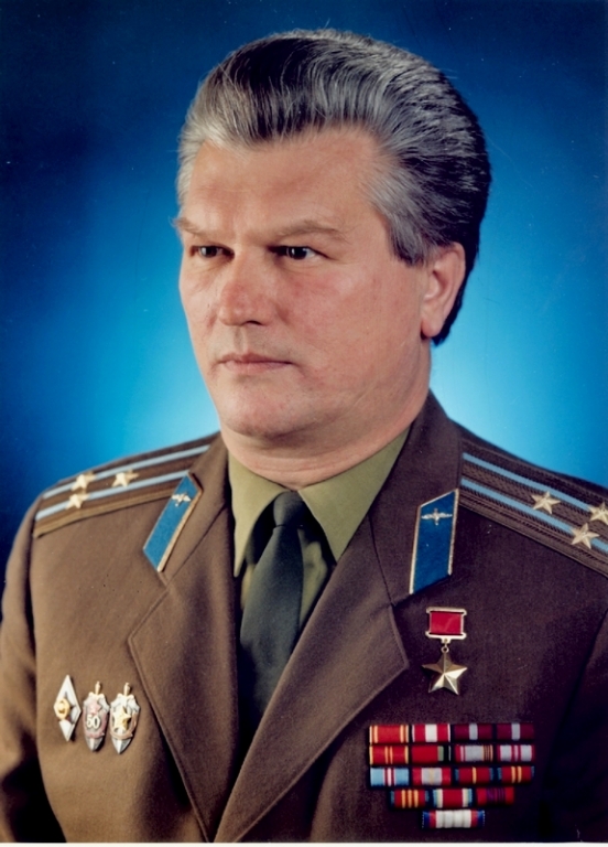 На фото: командир группы «А» Герой Советского Союза Г. Зайцев.