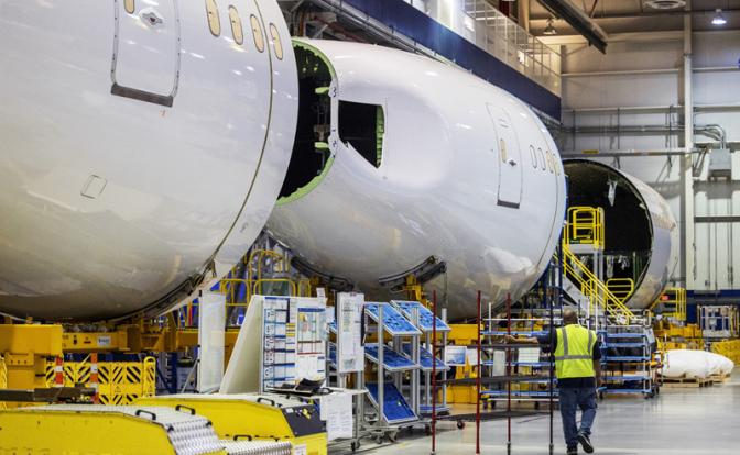 Титановый крючок для Boeing 787 Dreamliner: Самолет не взлетит, если не получит детали из России