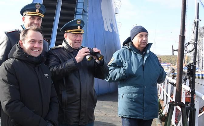 На фото (слева): губернатор Мурманской области Андрей Чибис