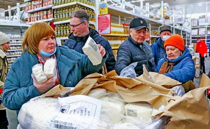 Дефицит сахара? Россиянам пообещали сладкую жизнь аж до осени