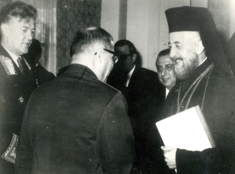 На фото: полковник Виктор Бочкарев с президентом Макариосом. Слева направо: посол СССР на Кипре А.Барковский, военный атташе В. Бочкарев.