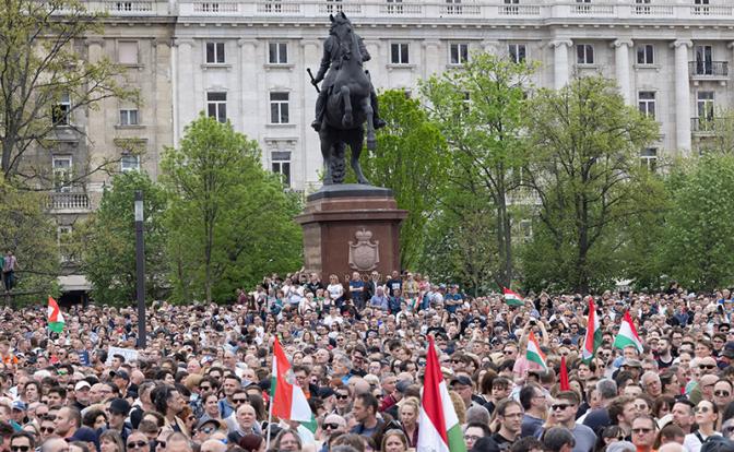 На фото: митинг в Будапеште в субботу