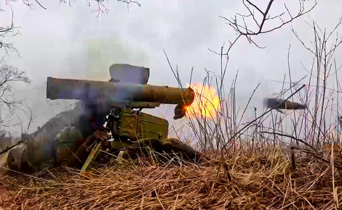 На фото: боевая работа противотанкового ракетного комплекса (ПТРК) "Фагот" из состава подразделений группировки войск "Запад" в зоне специальной военной операции.