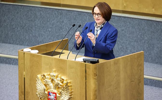 На фото: председатель Банка России Эльвира Набиуллина во время выступления с годовым отчетом Банка России за 2023 год на пленарном заседании Государственной думы РФ