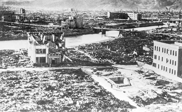 На фото: Хиросима после взрыва американской атомной бомбы, 1945 год.