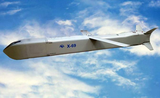 На фото: авиационная крылатая ракета Х-69