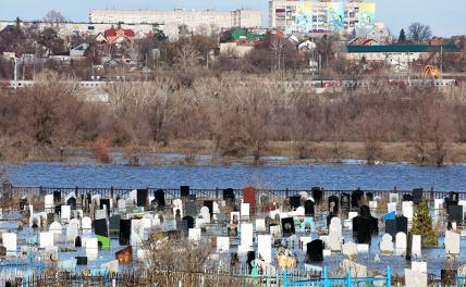 На фото: последствия паводка в Орске