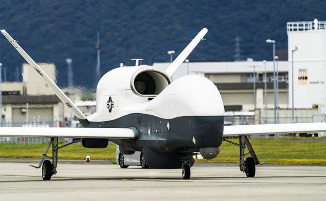 На фото: американский разведывательный беспилотник дальнего действия MQ-4C «Triton»