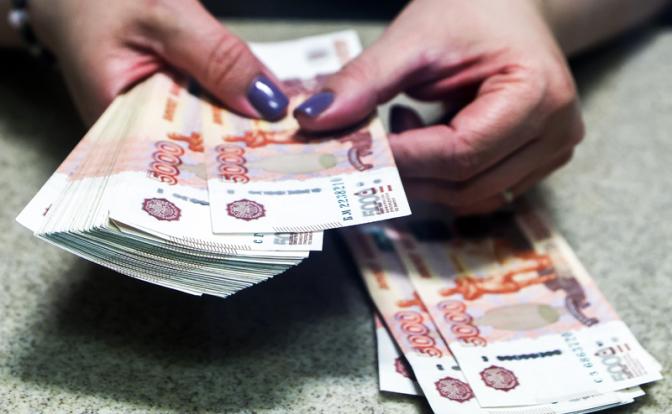 Госдума рассмотрит инициативу установления минимального оклада в размере МРОТ