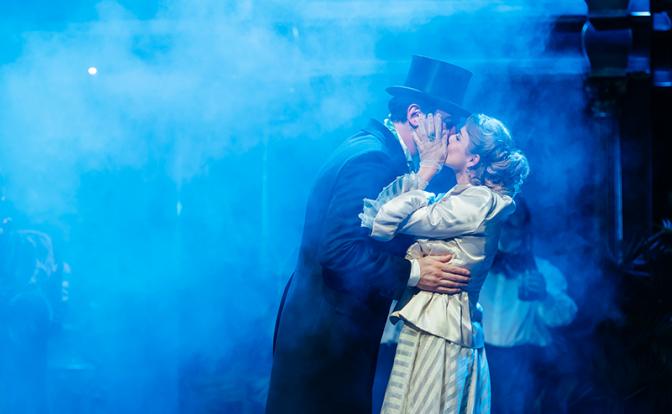 Театр на Трубной расскажет о власти денег над душами людей в спектакле «Красавец-мужчина»