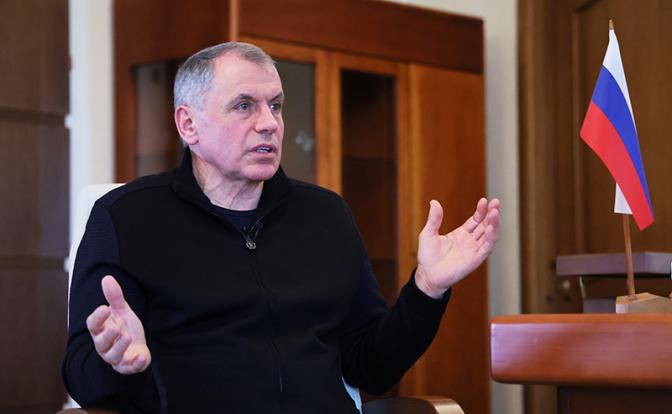 На фото: председатель Госсовета Республики Крым Владимир Константинов