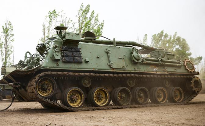 На фото: штурмовая бронемашина M1150 Shredder в зоне проведения специальной военной операции.