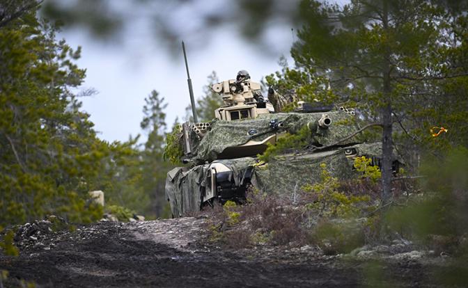 На фото: танк M1A1 Abrams