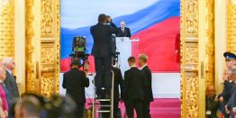 Пятая в истории инаугурация Путина: Где и как проходит церемония, кто приглашен, раскол в ЕС, что будет после вступления в должность