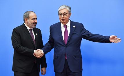 На фото: премьер-министр Армении Никол Пашинян и президент Казахстана Касым-Жомарт Токаев (слева направо)