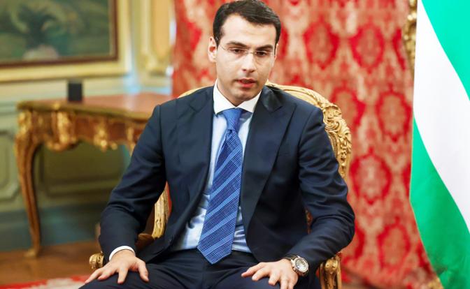 На фото: бывший министр иностранных дел Абхазии Инал Ардзинба