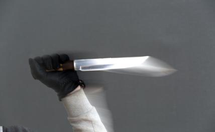 Мигранты несколько раз ударили ножом ветерана СВО, заступившегося за девушку в Подмосковье