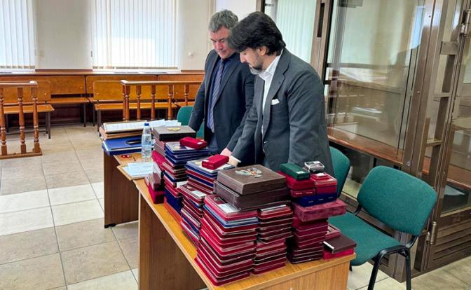 На фото: адвокаты заместителя министра обороны РФ Тимура Иванова  в Московском городском суде