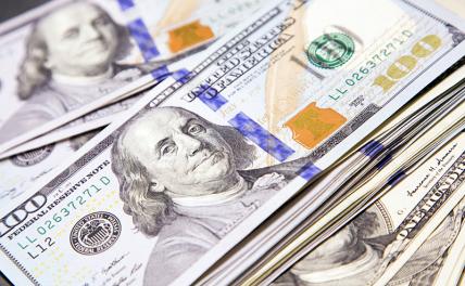 Почему упал курс доллара: эксперт назвал пять причин