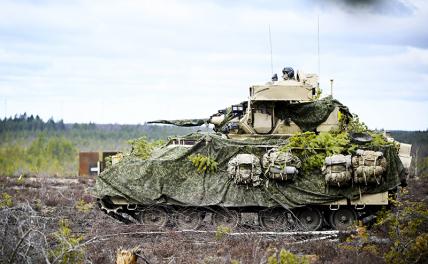 На фото: боевая машина Bradley