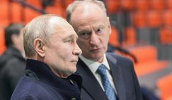 Путин назначил Патрушева своим помощником, Песков сохранил должность