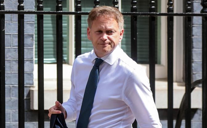 На фото: глава британского министерства обороны Грант Шаппс