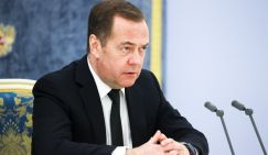 «Больше прозрачности»: В Госдуме отреагировали на претензии Медведева к YandexGPT