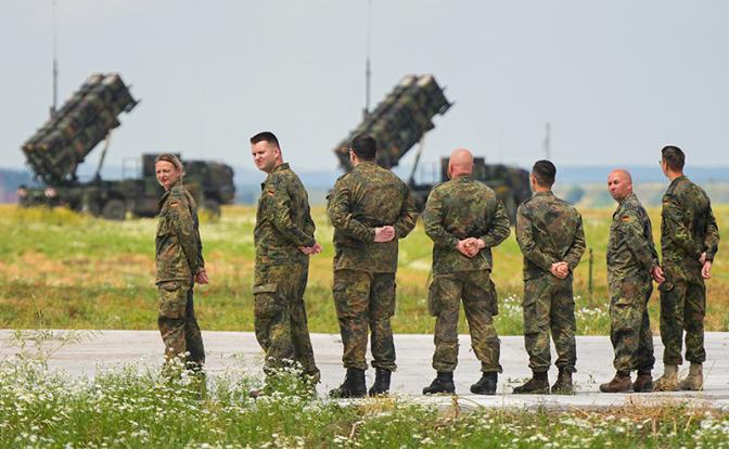 "Давно не были на немецком кладбище в Севастополе": Германия призвала НАТО сбивать российские ракеты над Украиной