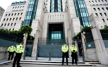 На фото: здание MI6 (внешняя разведка Великобритании) в Лондоне.