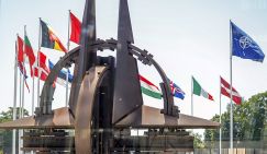 НАТО будет прирастать не Грузией с Украиной, а Австрией с Ирландией