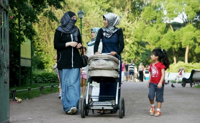 На фото: во время прогулки в парке, Санкт-Петербург
