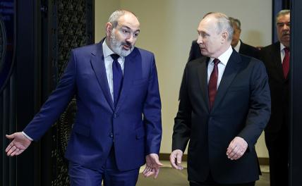 На фото: президент России Владимир Путин и премьер-министр Армении Никол Пашинян (справа налево) перед заседанием Совета коллективной безопасности ОДКБ, 2022 год
