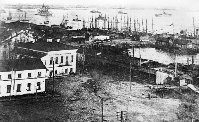 На фото: эскадра интервентов на рейде в Архангельске, 1920