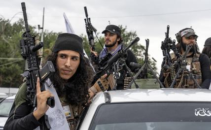 На фото: бойцы радикального движения "Талибан" (запрещено в РФ)