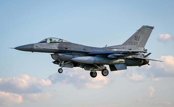 Полеты под прикрытием: F-16 уже в небе Украины. МиГ-29 Повітряних сил ВСУ пытаются сбить с толку нашу ПВО и авиацию