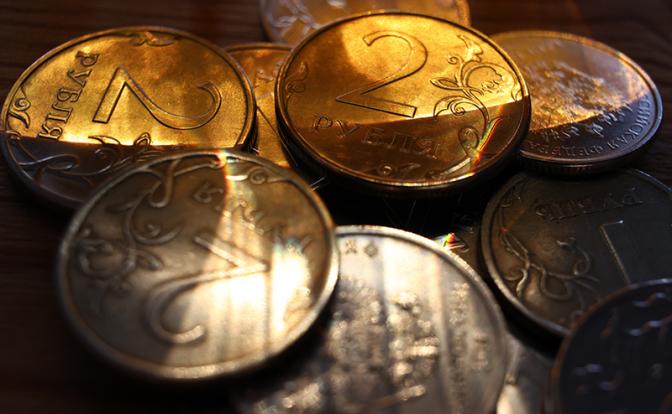 Эксперт назвал санкционную политику Запада причиной роста курса рубля