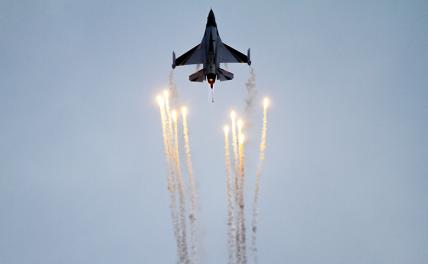 На фото: F-16