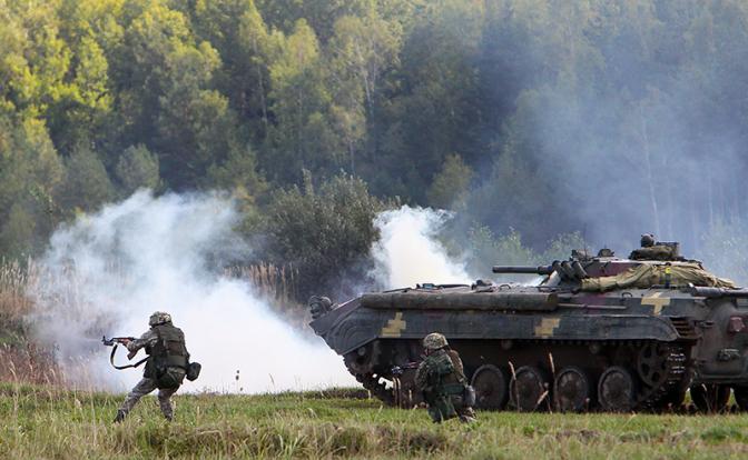Зеленский обругал Байдена: «Где твои танки? Мы умираем под Харьковом, а Путин давит на Донбассе. Лопатами русских останавливать?»