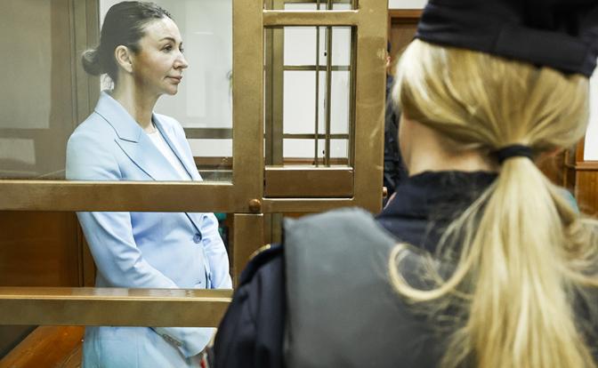 На фото: блогер Елена Блиновская, обвиняемая в неуплате налогов на сумму более 900 млн рублей, во время рассмотрения ходатайства следствия о продлении срока ареста в Московском городском суде.