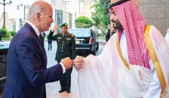Райан МакМэйкен: Саудовская Аравия отдаляется от Вашингтона и от доллара