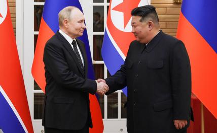 На фото: президент РФ Владимир Путин и лидер КНДР Ким Чен Ын (слева направо)
